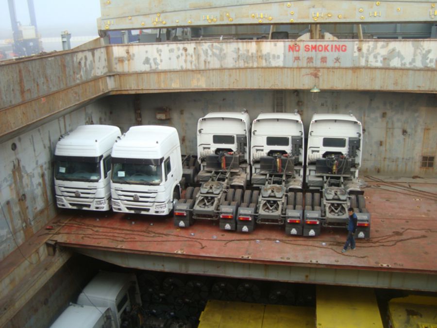 5 units Howo truck head with HW79 cabin loaded on the ship for Senegal