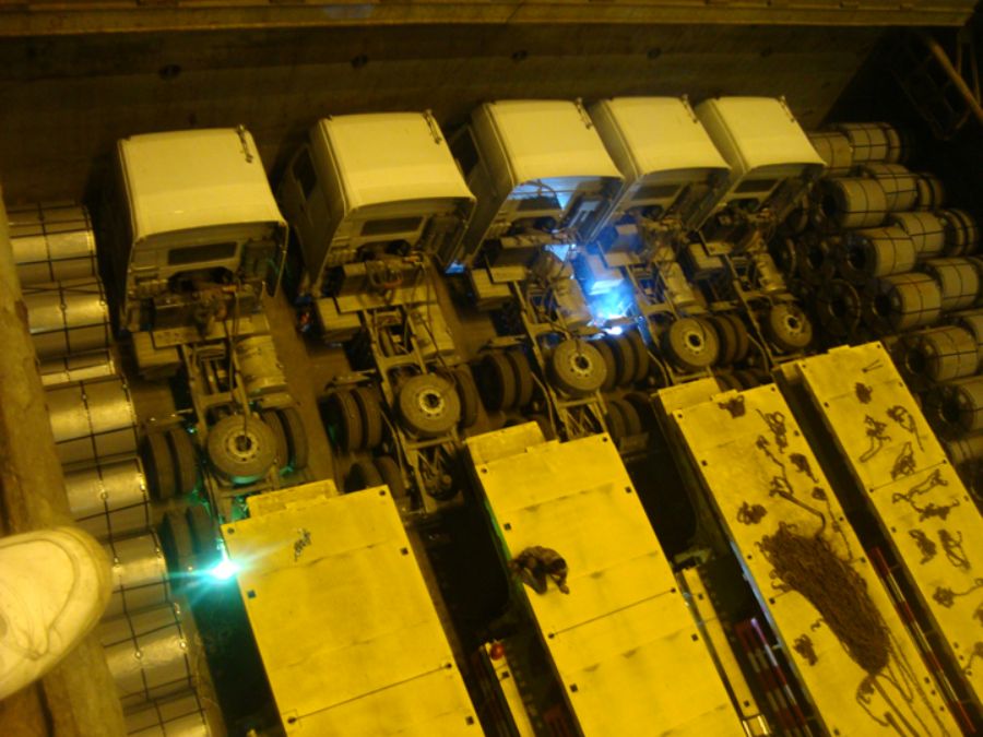 6 tractor trucks and 6 trailers to Djibouti